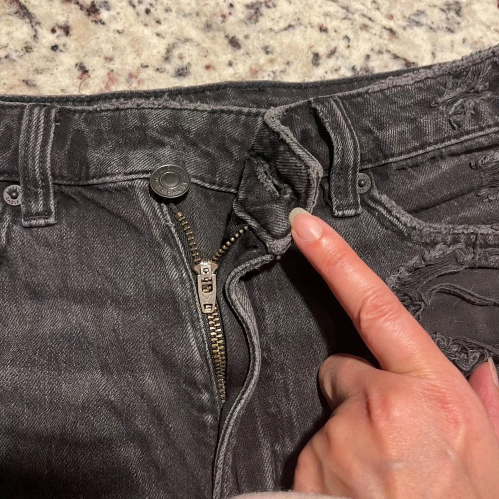 American Eagle Women Black Denim Distressed High Waisted Cutoff‎ Shorts Size 2